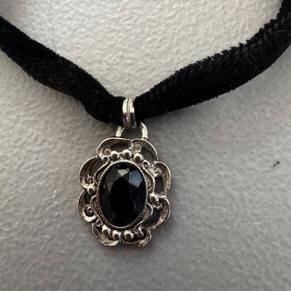 Lot of antique and vintage beautiful black onyx jewelery - Picture 8 of 16